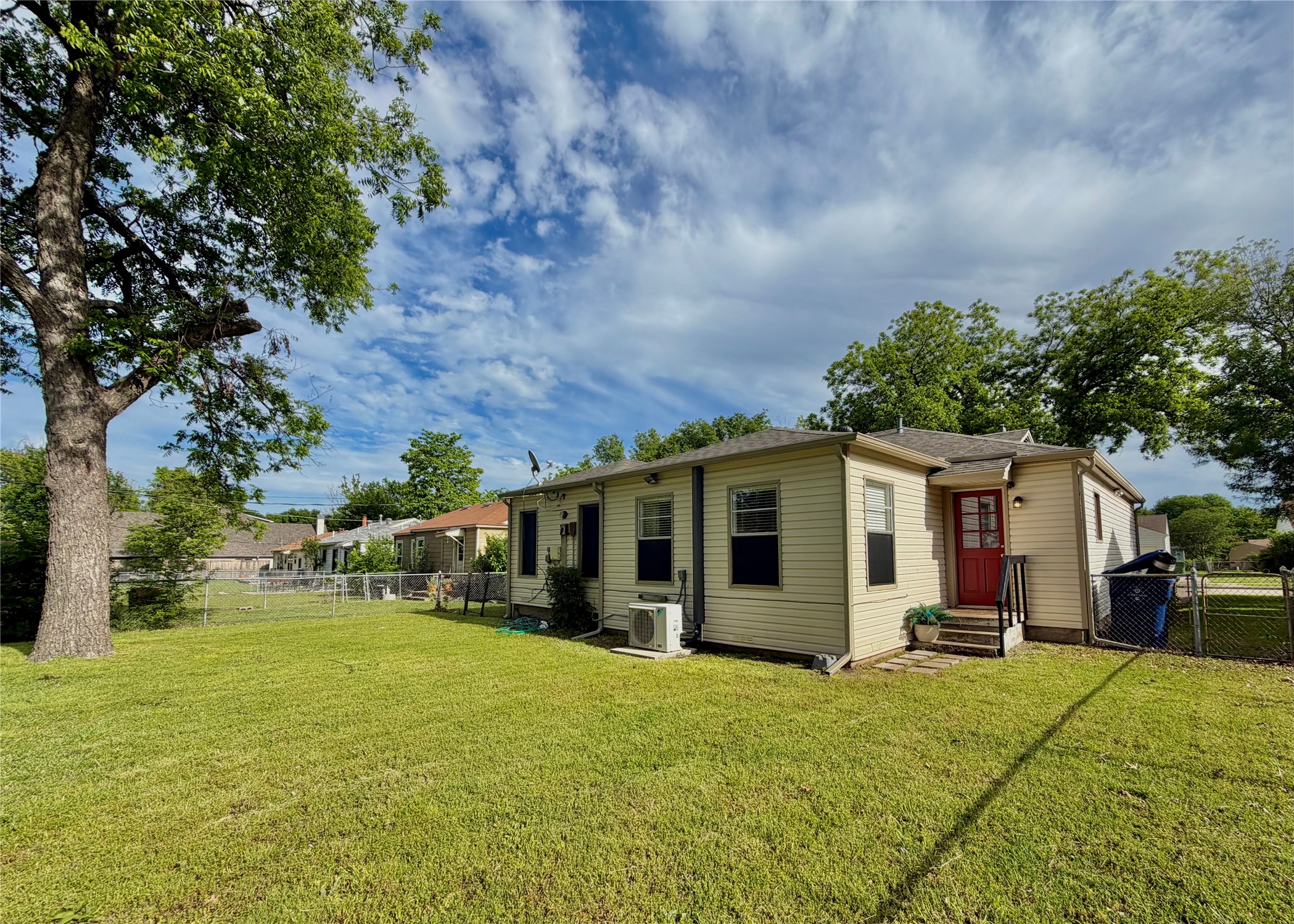 853 Holly Drive Garland TX 75040