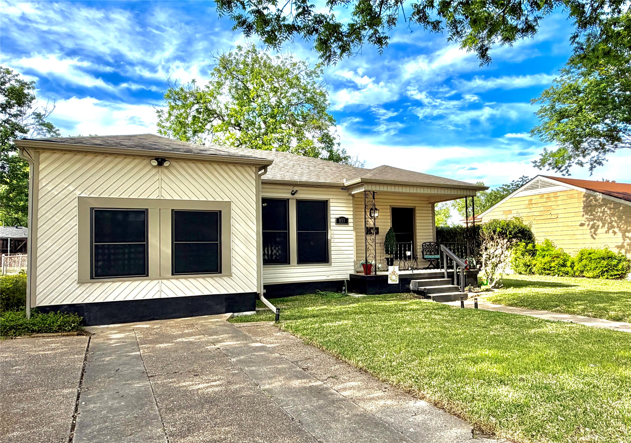 853 Holly Drive Garland TX 75040