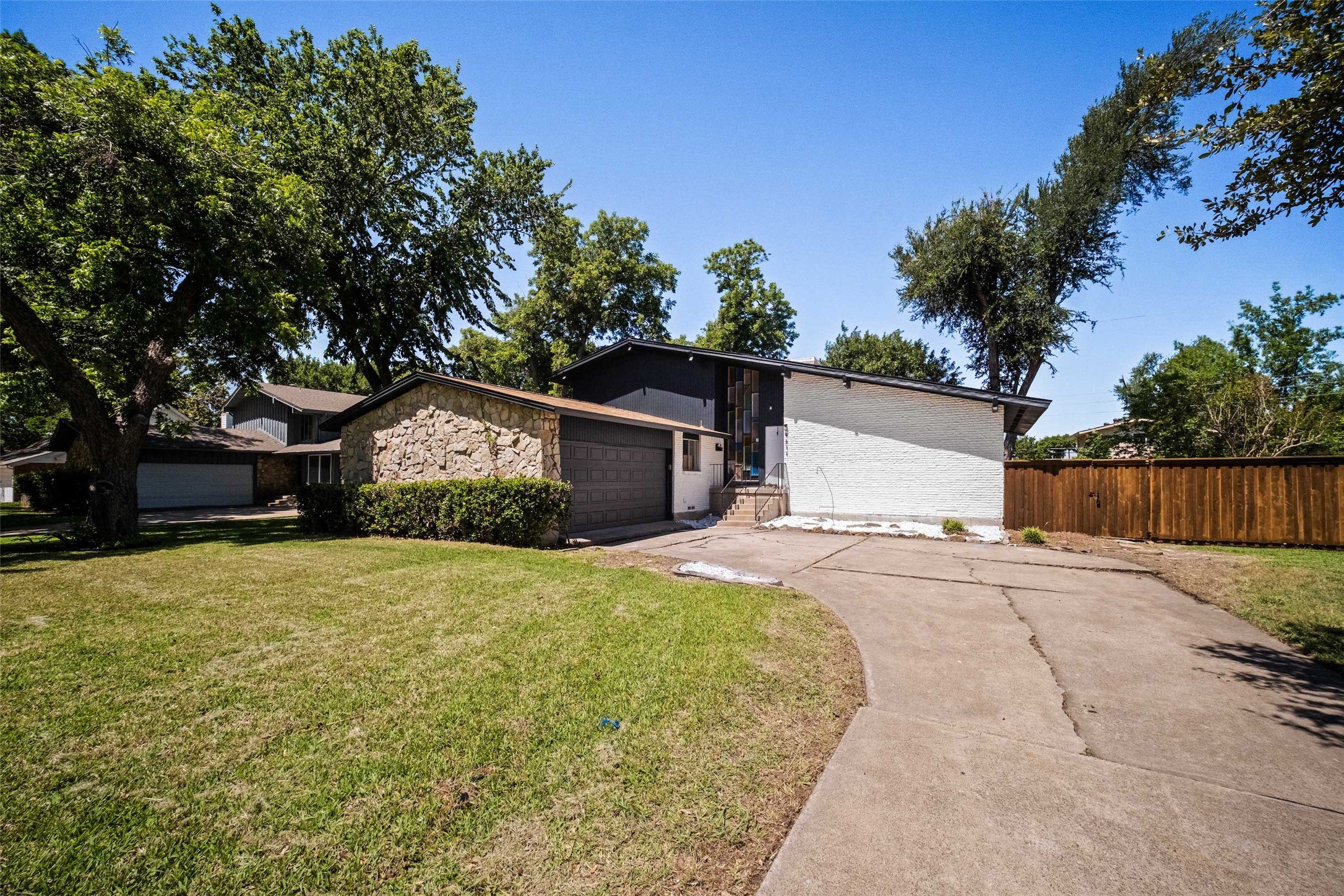 9411 Pinewood Drive Dallas TX 75243