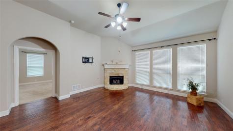 952 Tara Drive Burleson TX 76028