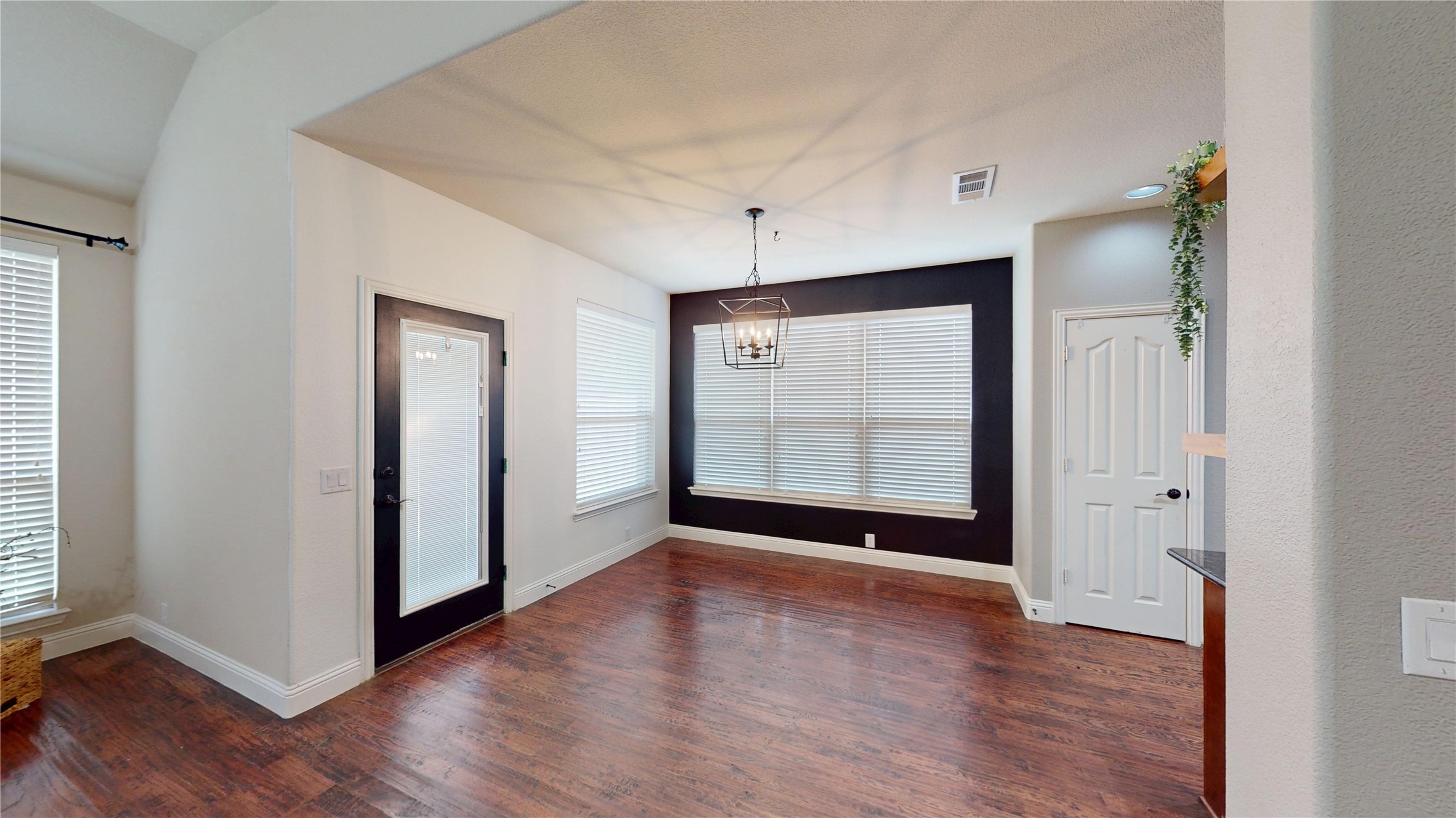 952 Tara Drive Burleson TX 76028