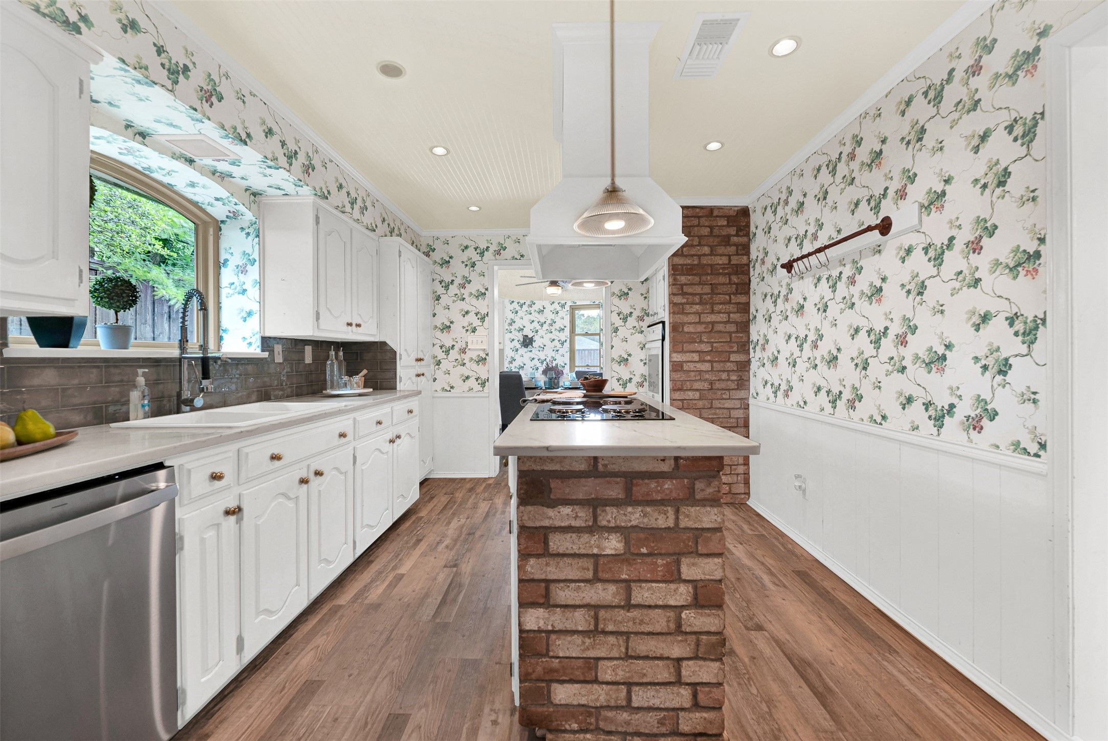 317 Faircrest Drive Garland TX 75040