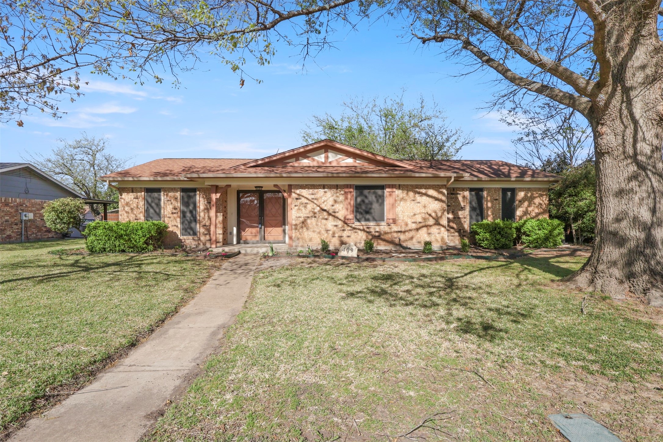 409 Colonial Drive Garland TX 75043