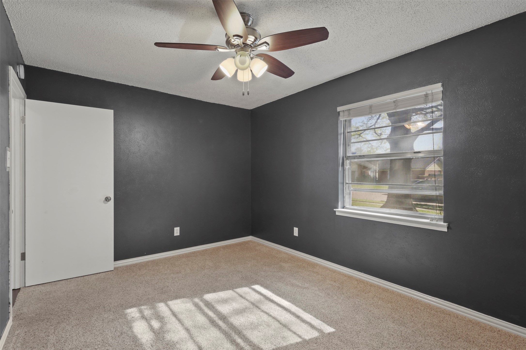 409 Colonial Drive Garland TX 75043