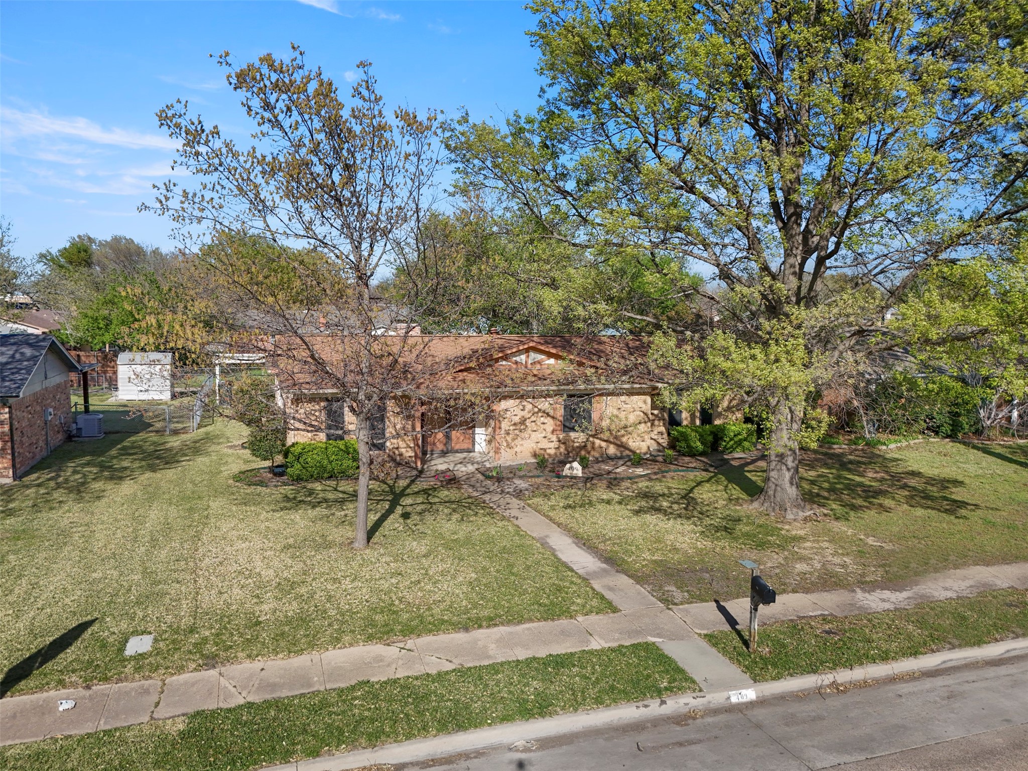 409 Colonial Drive Garland TX 75043