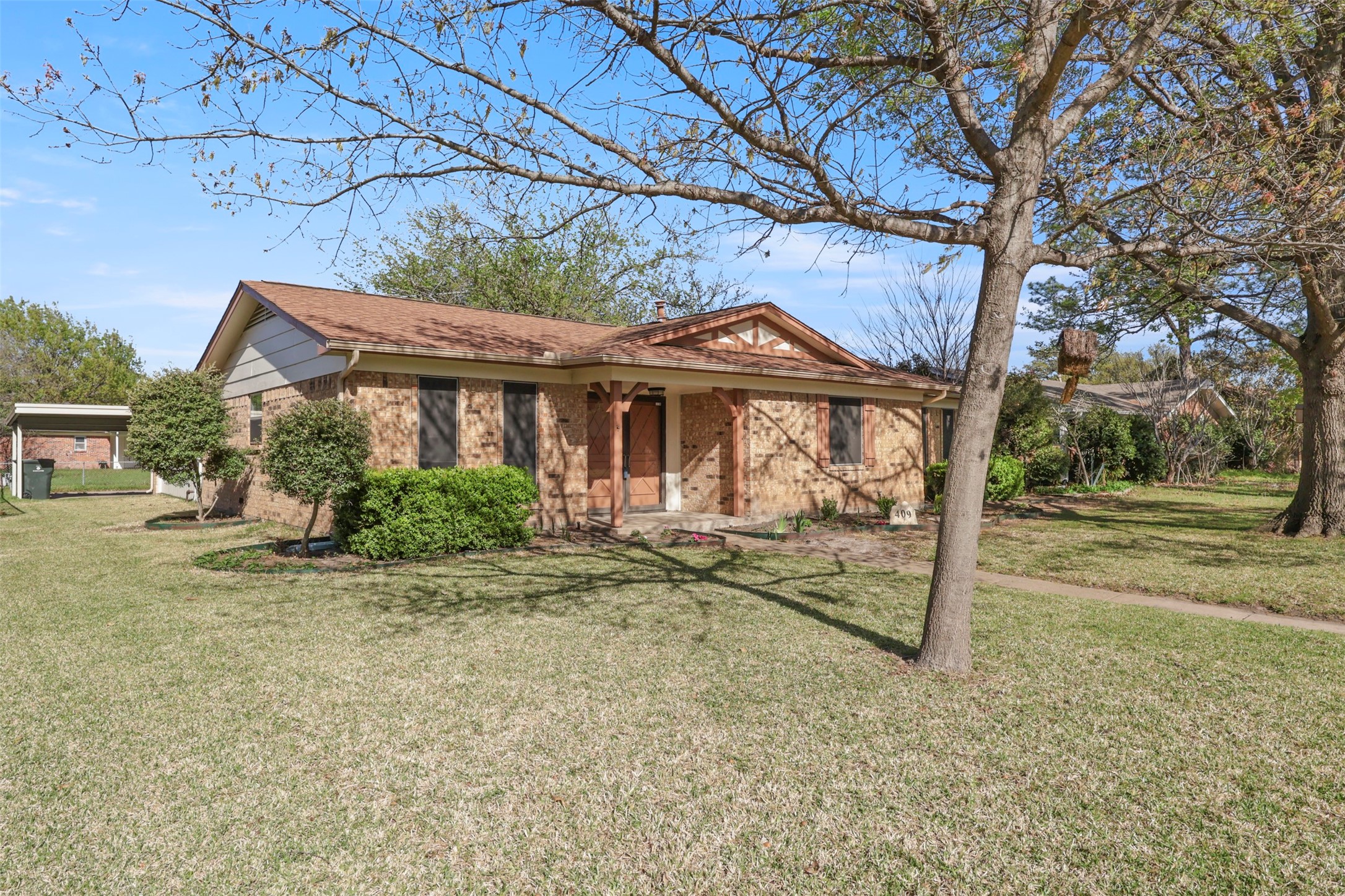 409 Colonial Drive Garland TX 75043