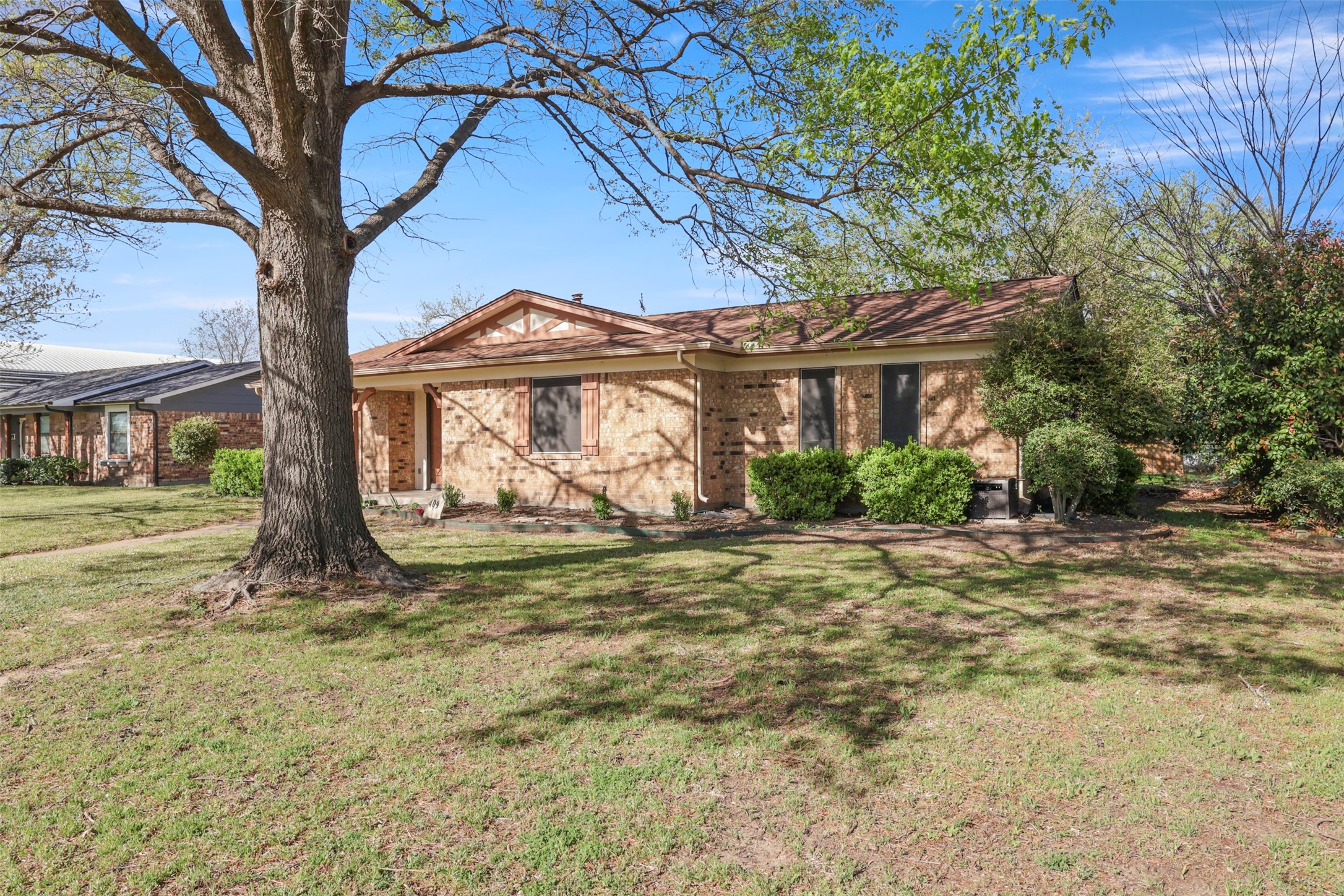 409 Colonial Drive Garland TX 75043