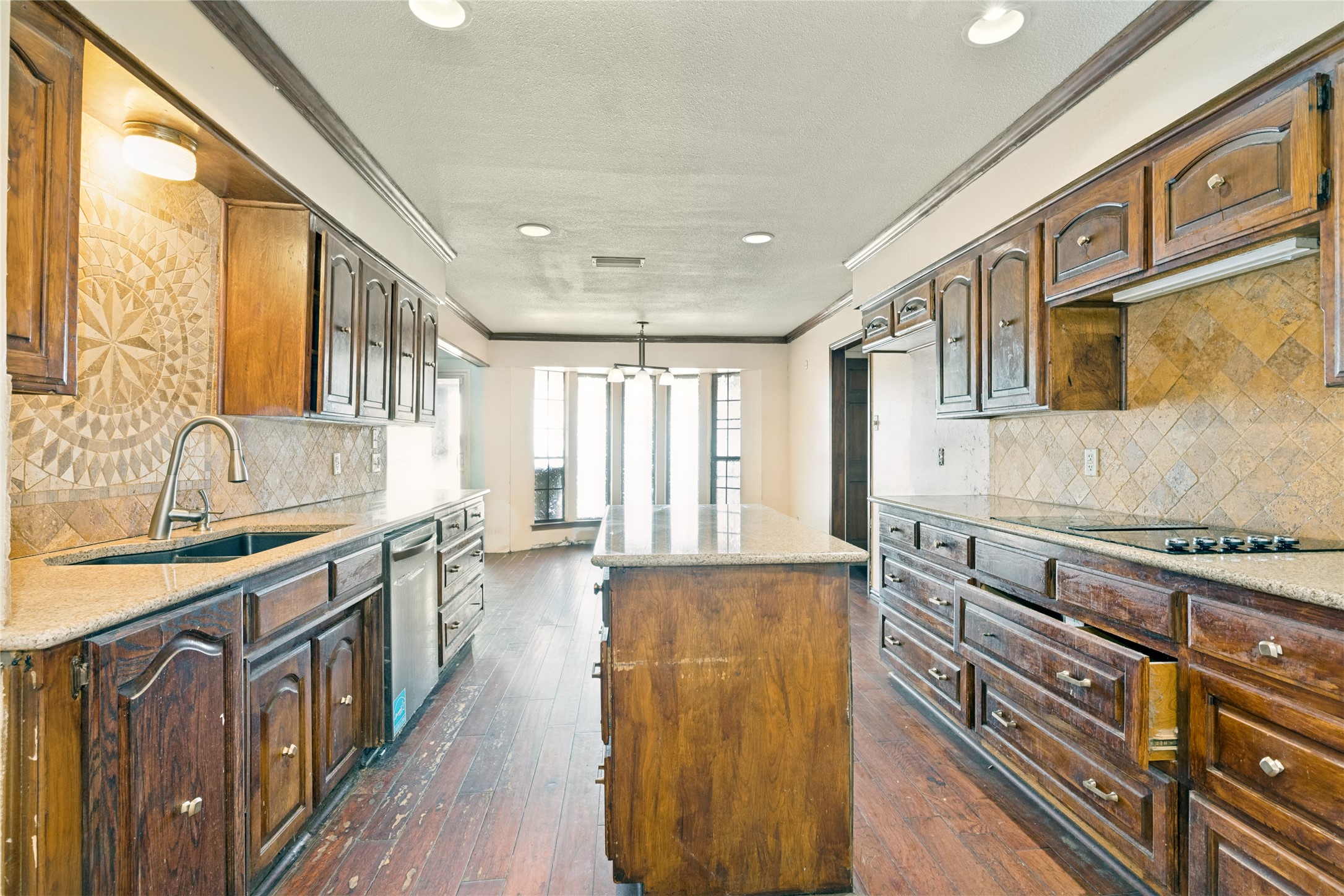 6533 Lake Side Circle North Richland Hills TX 76180