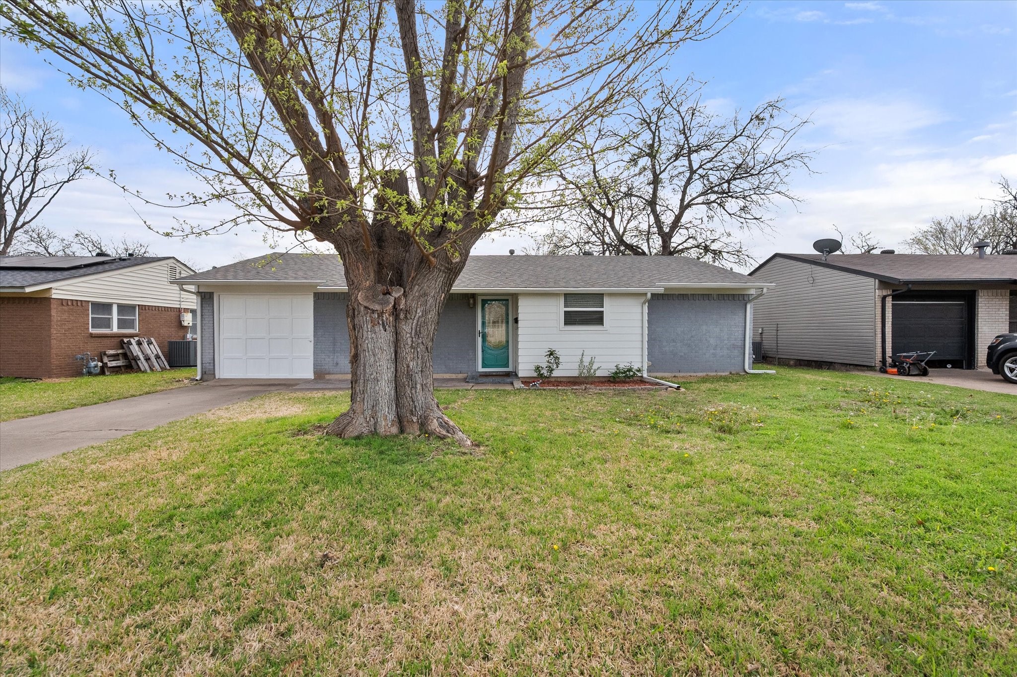 729 SW Sunnybrook Drive Burleson TX 76028