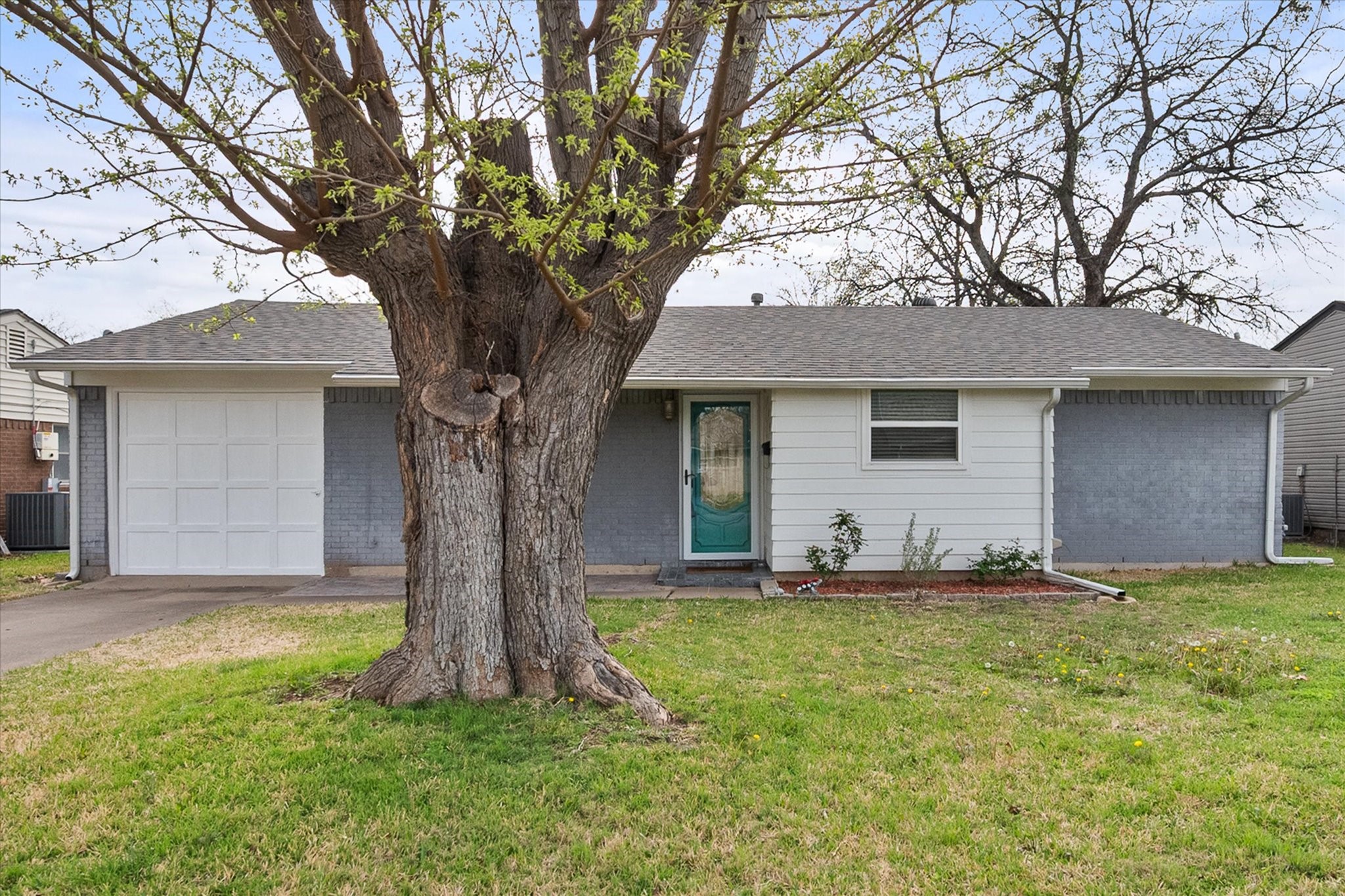 729 SW Sunnybrook Drive Burleson TX 76028