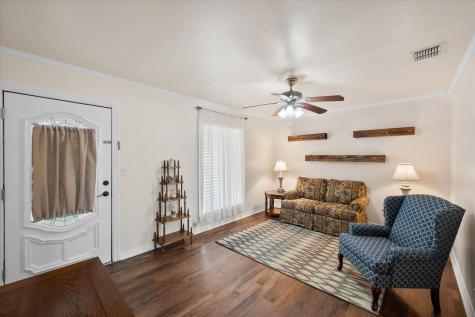 729 SW Sunnybrook Drive Burleson TX 76028