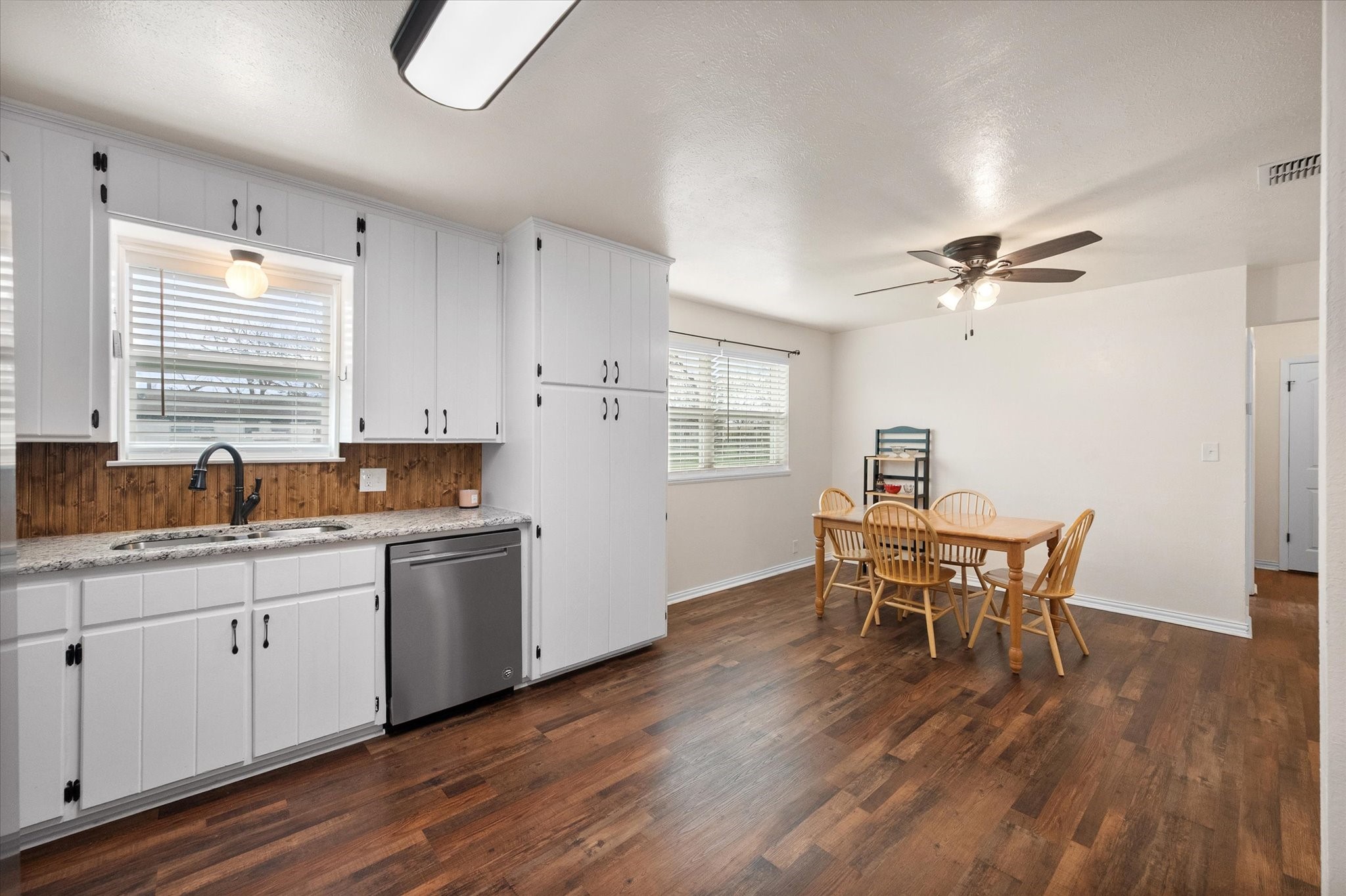 729 SW Sunnybrook Drive Burleson TX 76028