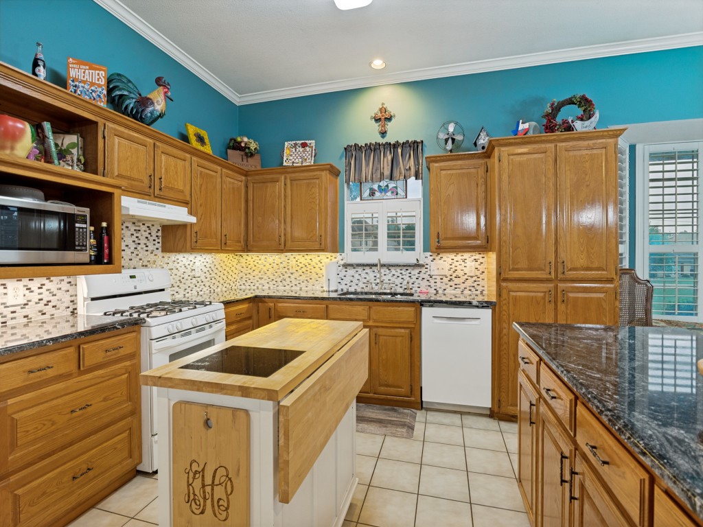 511 N Hardeman Circle Justin TX 76247