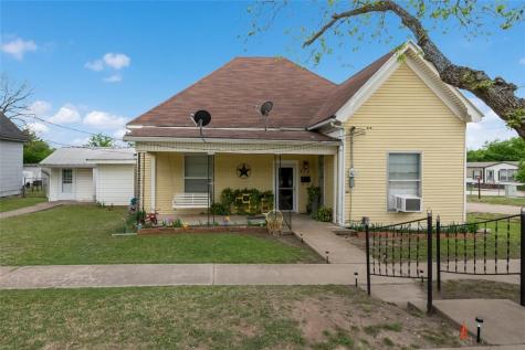 317 N Pearl Street Mart TX 76664