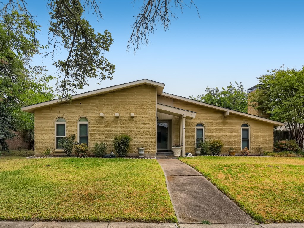 730 Bluebonnet Drive Grand Prairie TX 75052