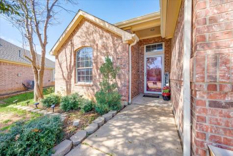 117 Brookbank Court Crowley TX 76036