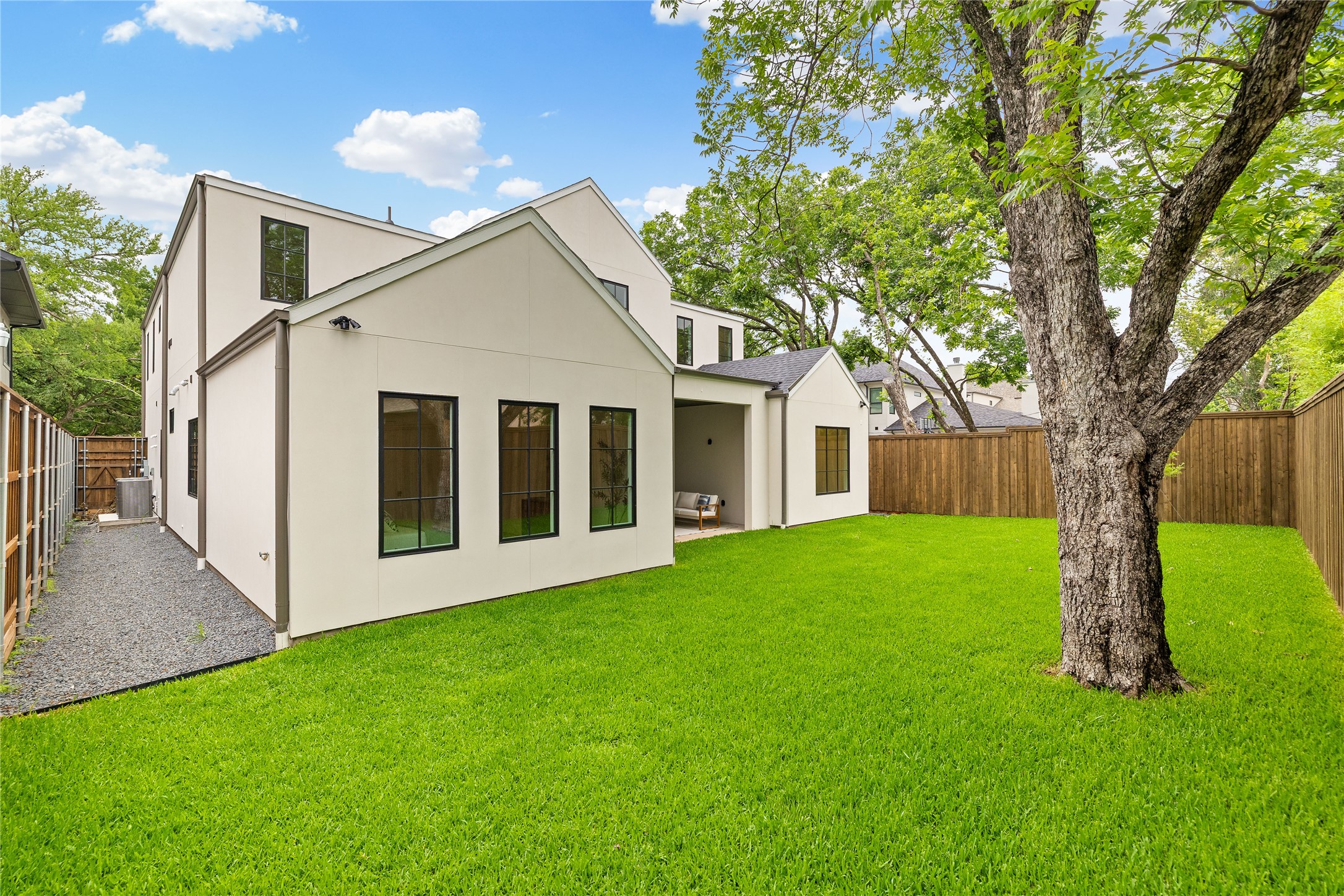 9866 Mixon Drive Dallas TX 75220