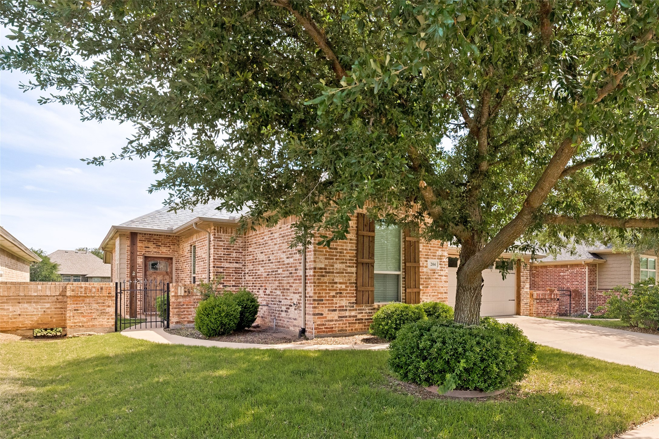 204 Captains Court Granbury TX 76049