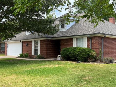 2140 N Village Drive Bonham TX 75418