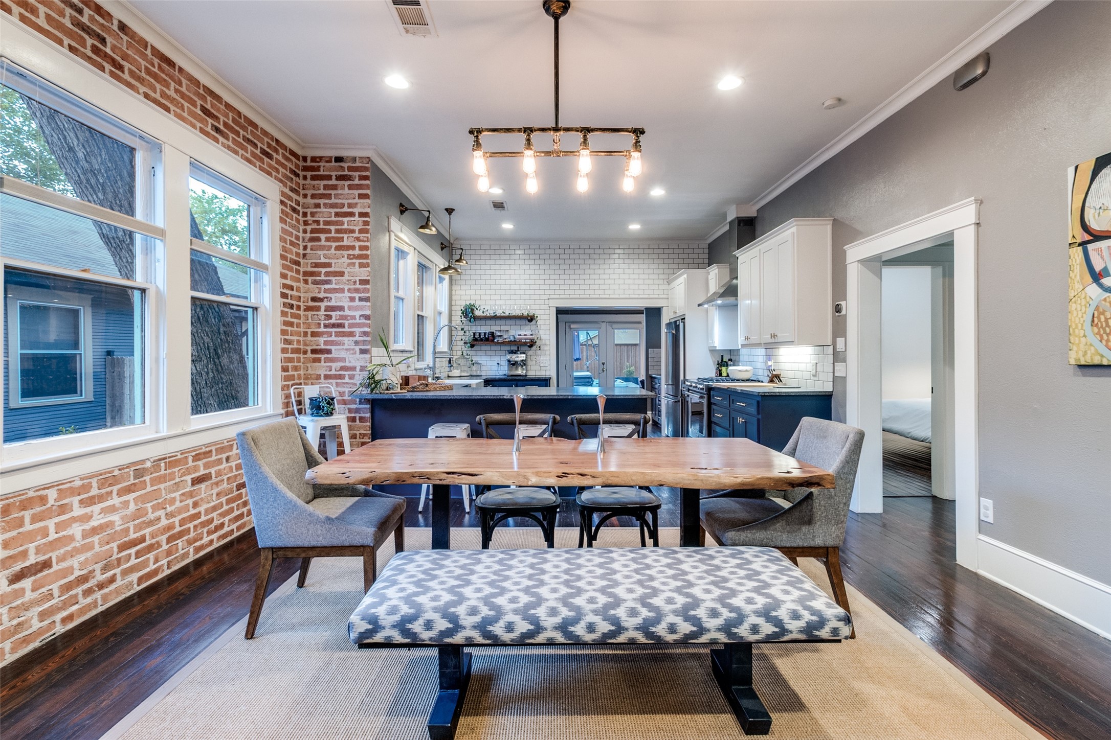 340 S Edgefield Avenue Dallas TX 75208