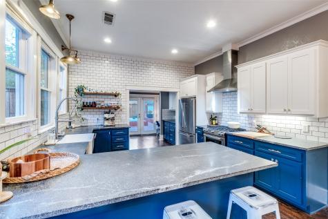 340 S Edgefield Avenue Dallas TX 75208