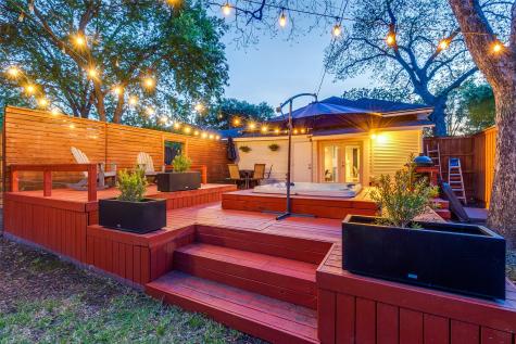 340 S Edgefield Avenue Dallas TX 75208