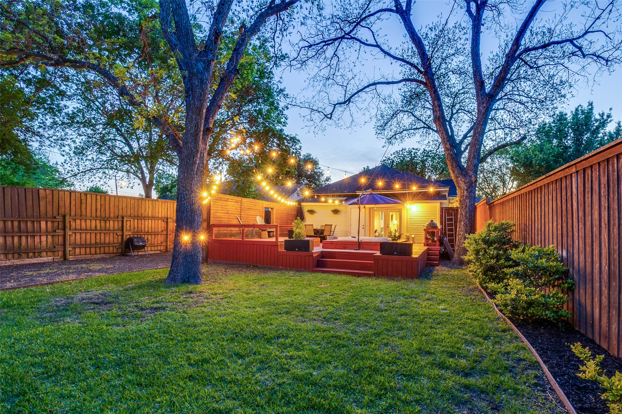 340 S Edgefield Avenue Dallas TX 75208