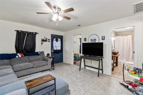 512 S Nueces Street Coleman TX 76834