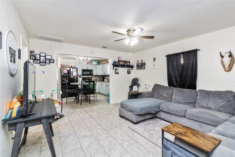 512 S Nueces Street Coleman TX 76834