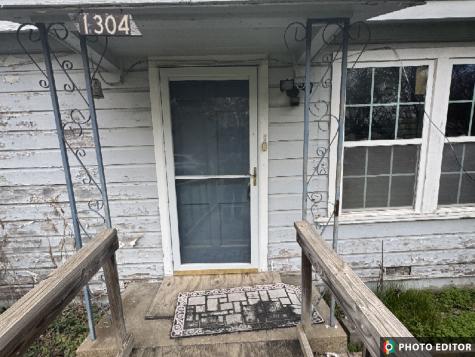 1304 N Wood Street Cleburne TX 76033