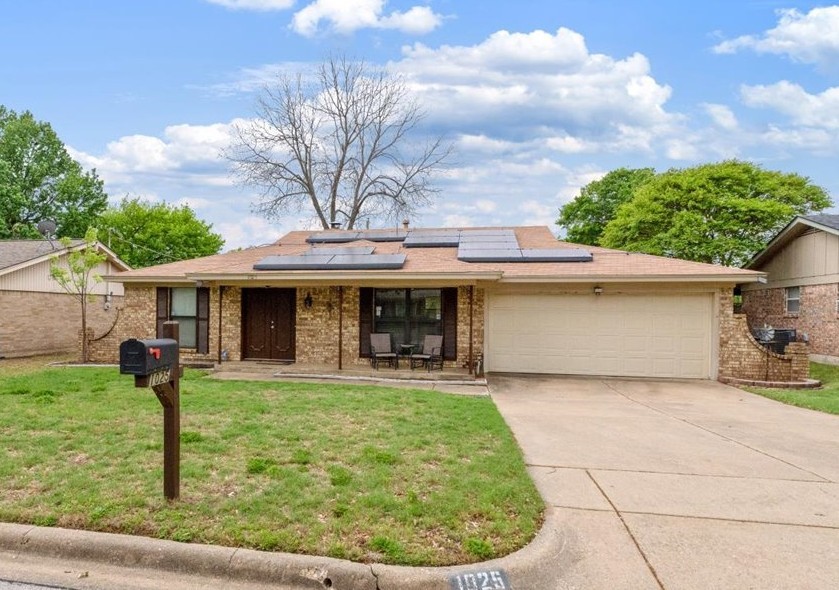 1025 Livingston Drive Hurst TX 76053