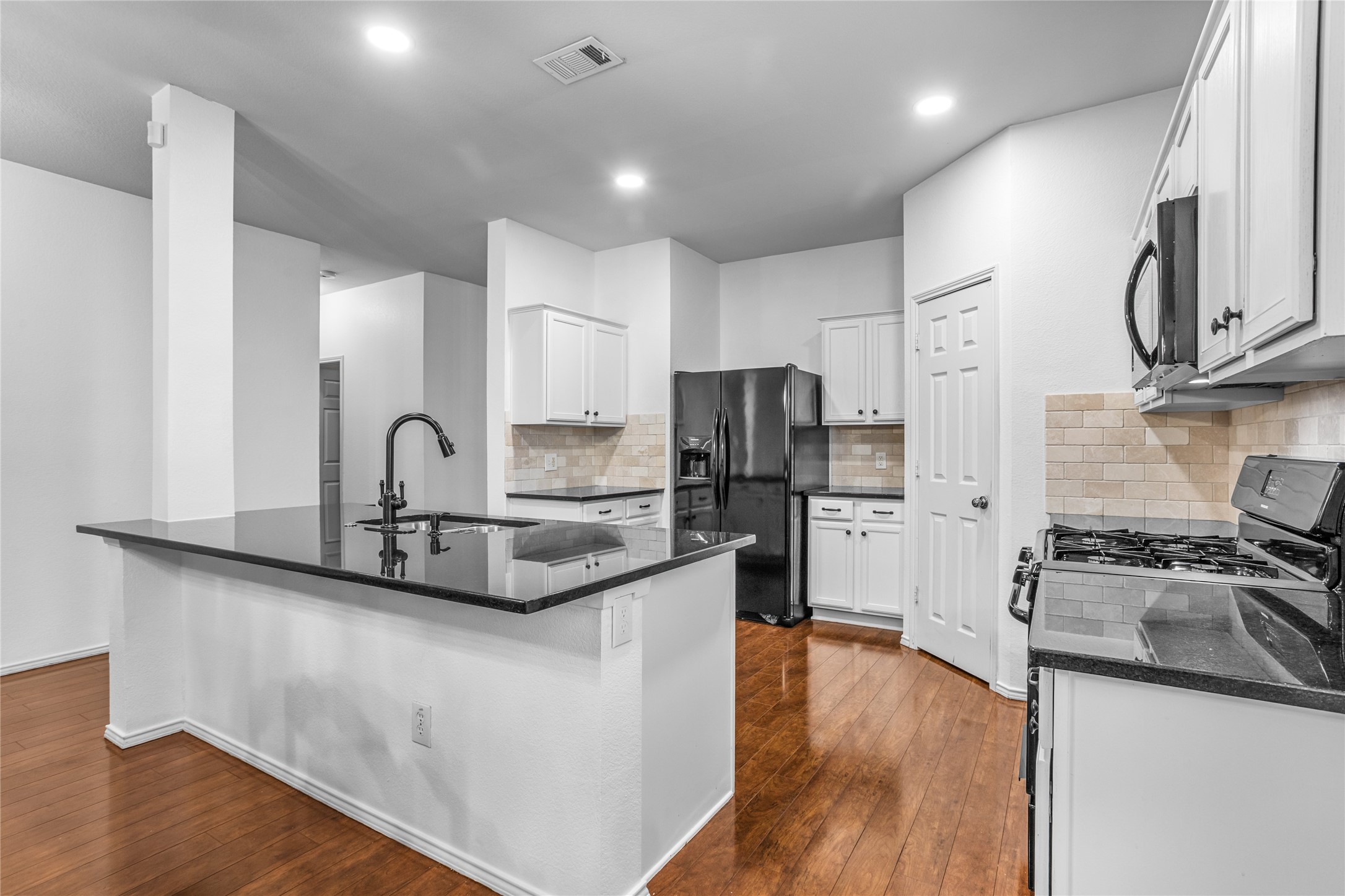 808 Dunkirk Lane Arlington TX 76017