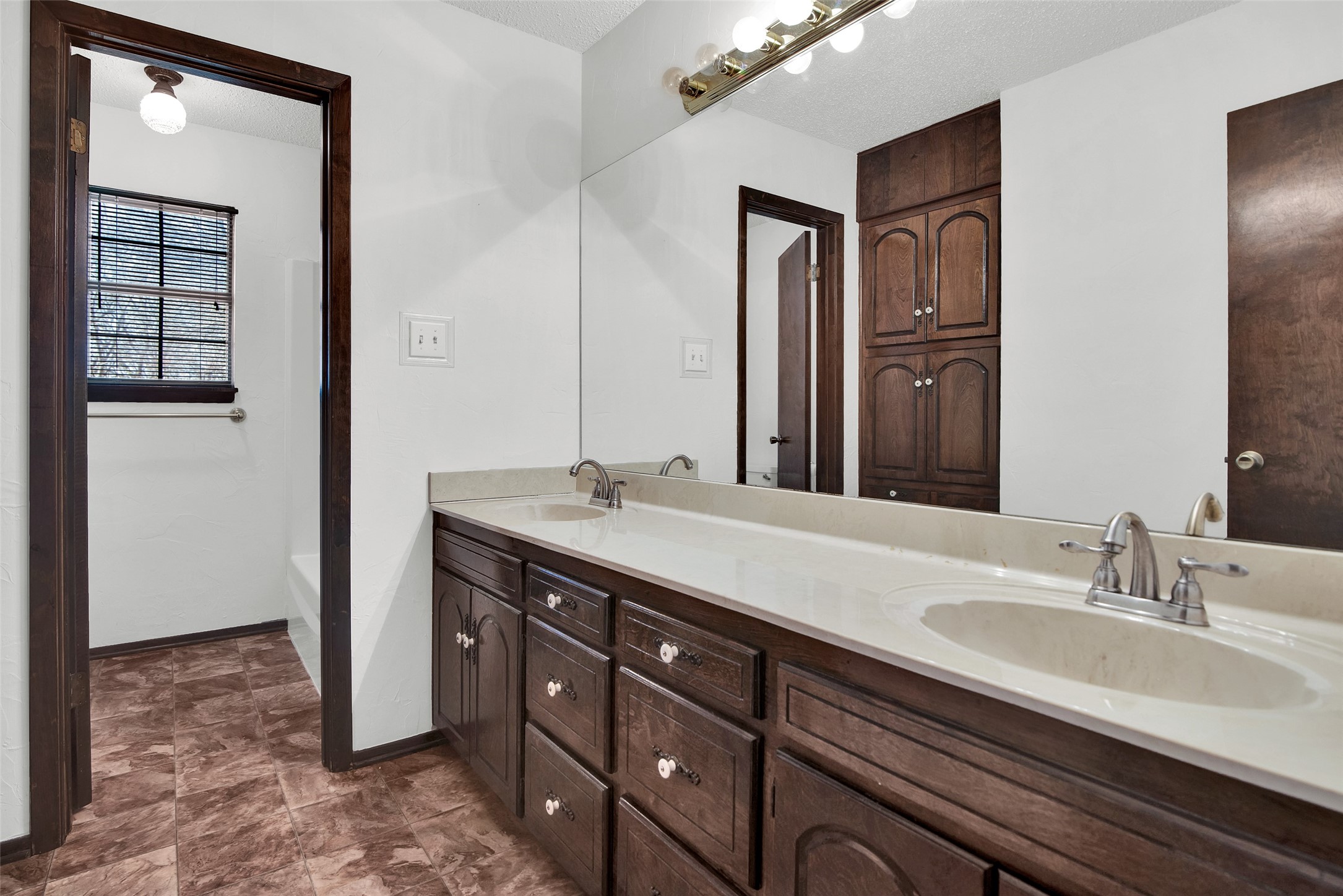 101 Spring Valley Road Denison TX 75020