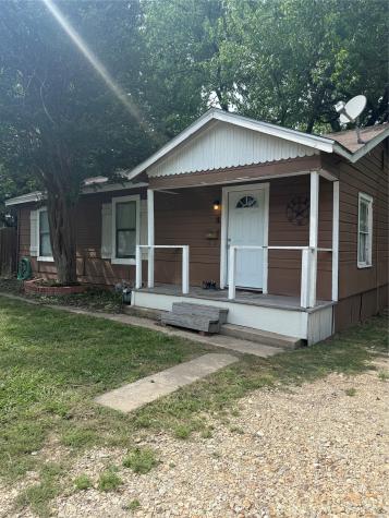 1006 Bishop Street Commerce TX 75428