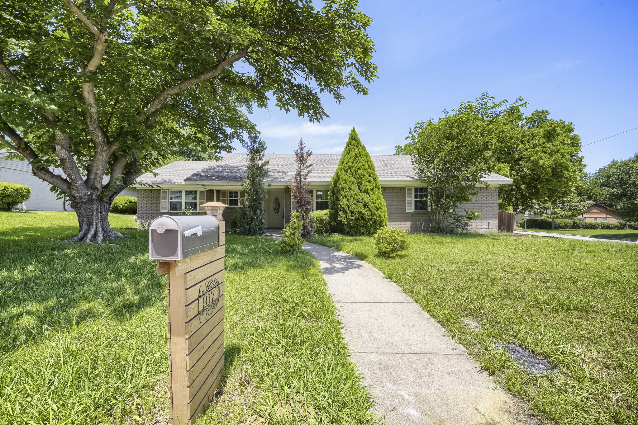 917 Stratford Drive Bedford TX 76021