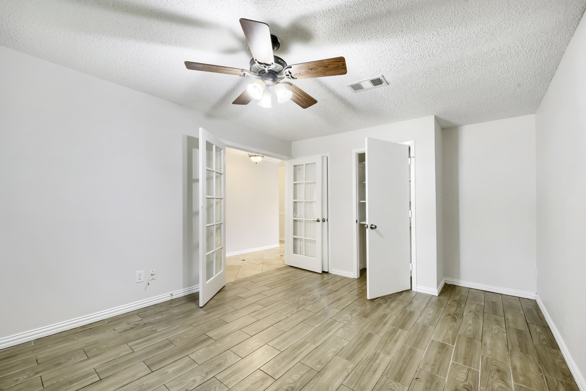917 Stratford Drive Bedford TX 76021