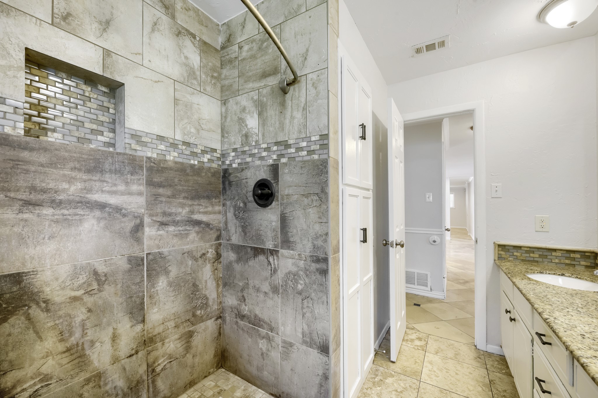 917 Stratford Drive Bedford TX 76021
