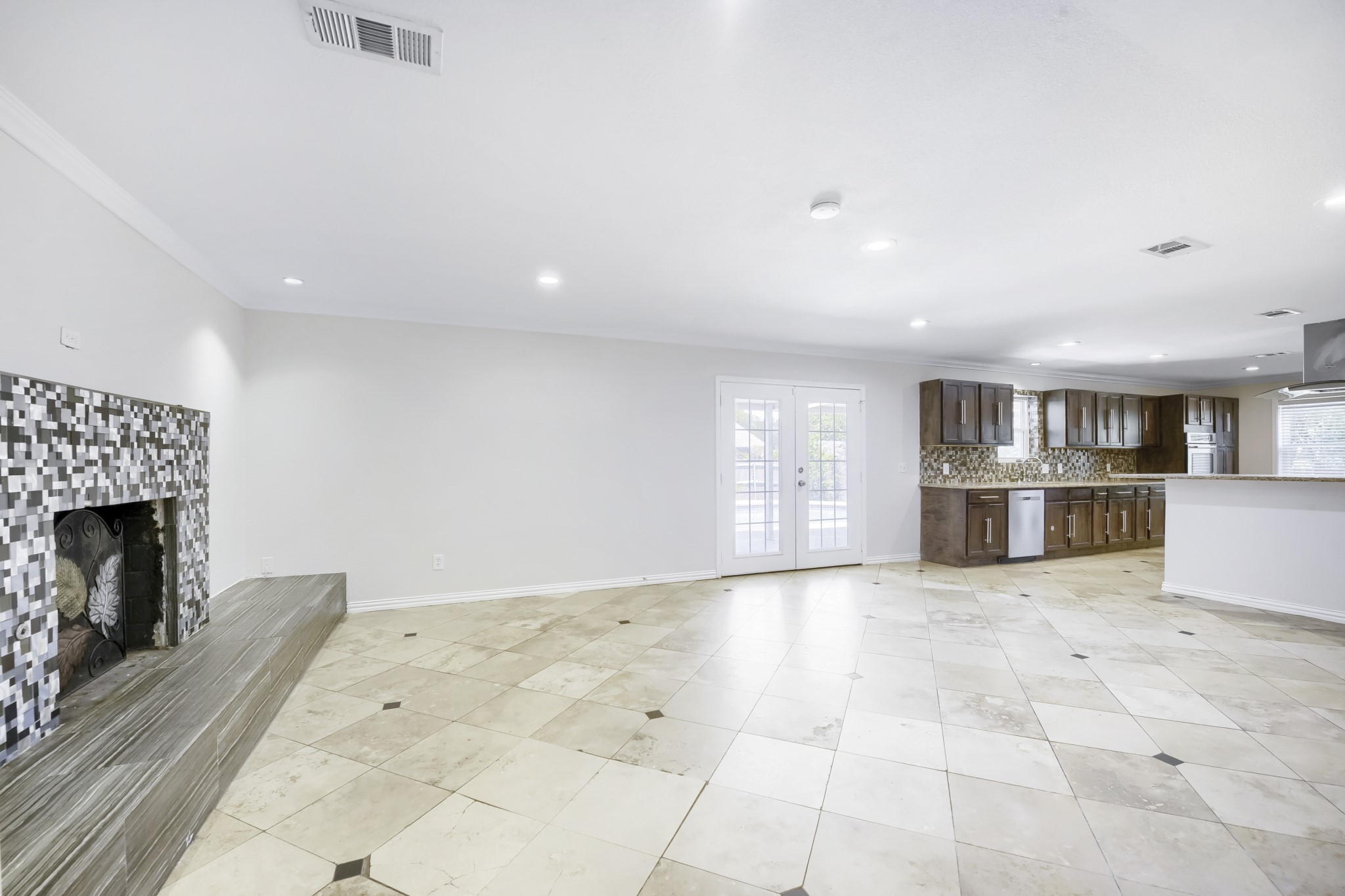 917 Stratford Drive Bedford TX 76021