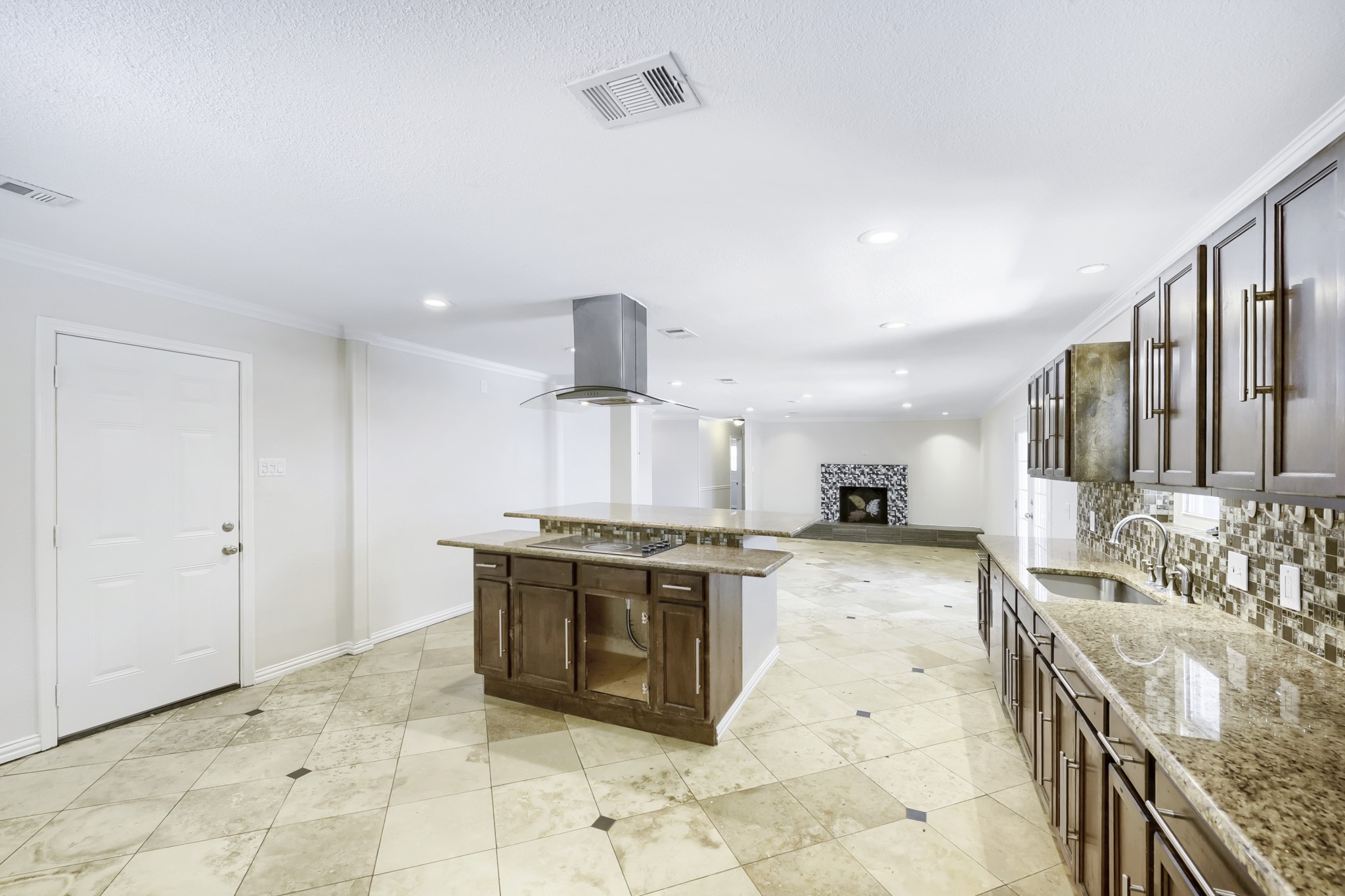 917 Stratford Drive Bedford TX 76021