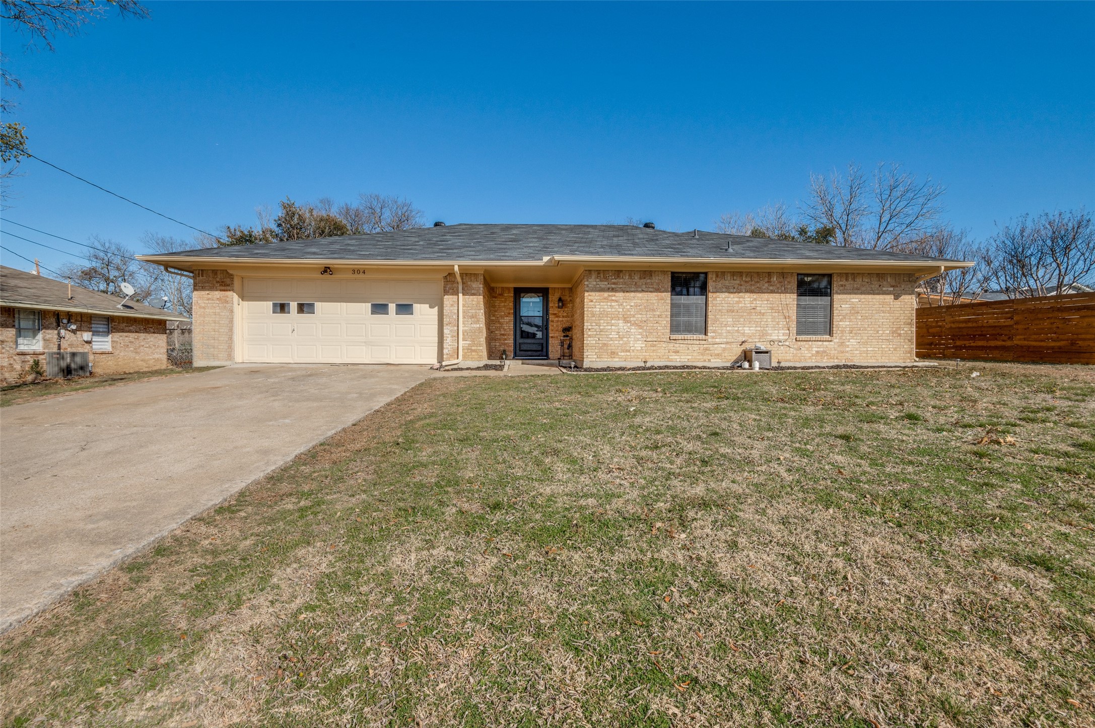 304 N Lyndalyn Avenue Desoto TX 75115