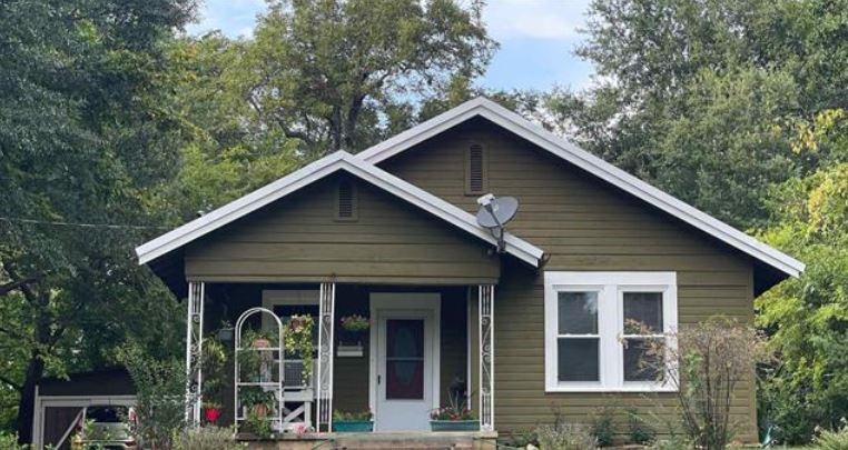 934 Graham Street Paris TX 75460