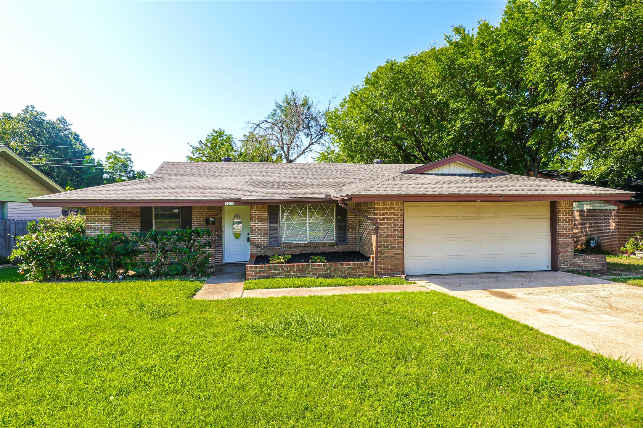 2214 Woodoak Drive Irving TX 75060