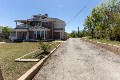 1115 Austin Street Coleman TX 76834