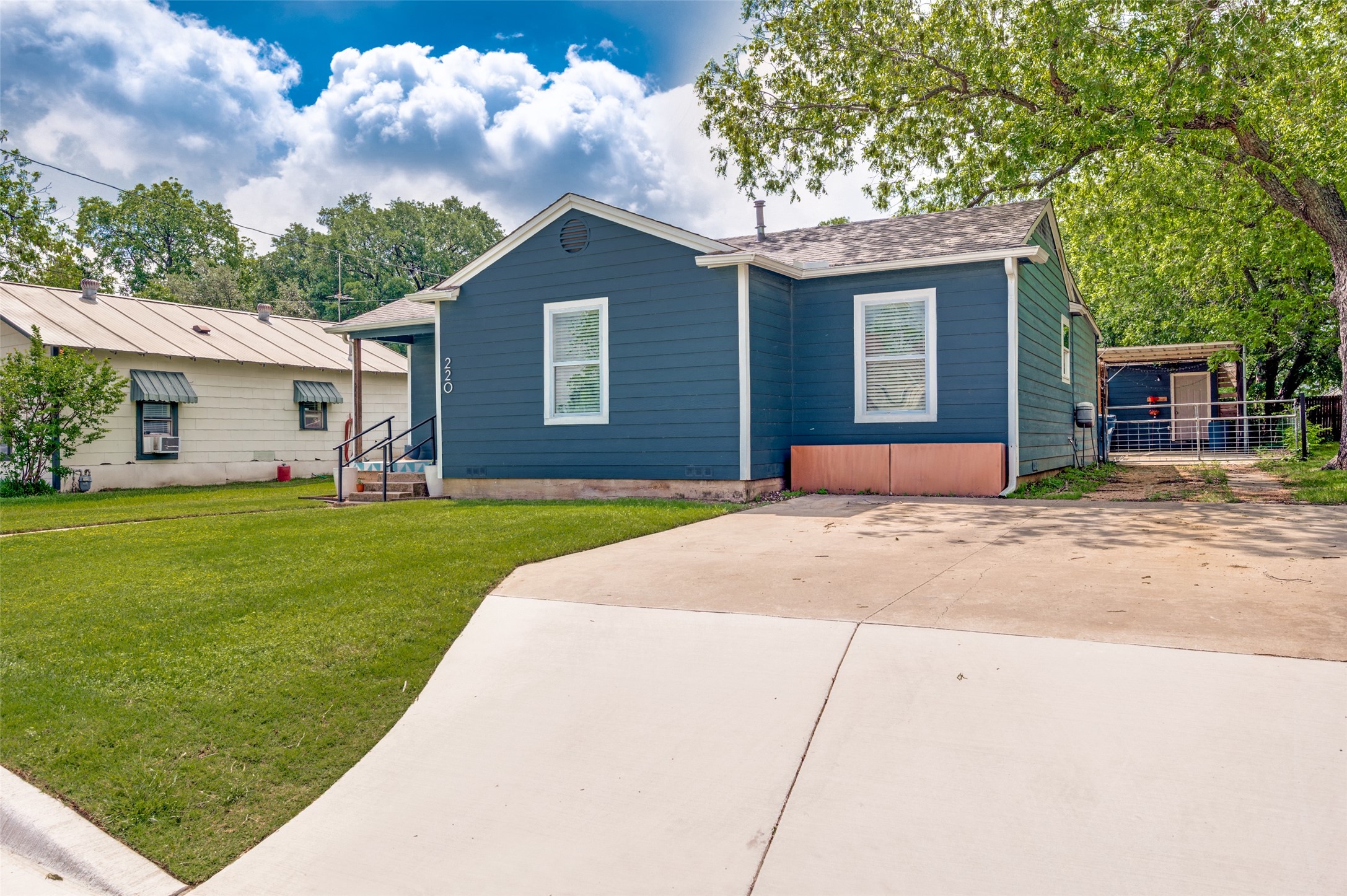 220 W College Street Lewisville TX 75057
