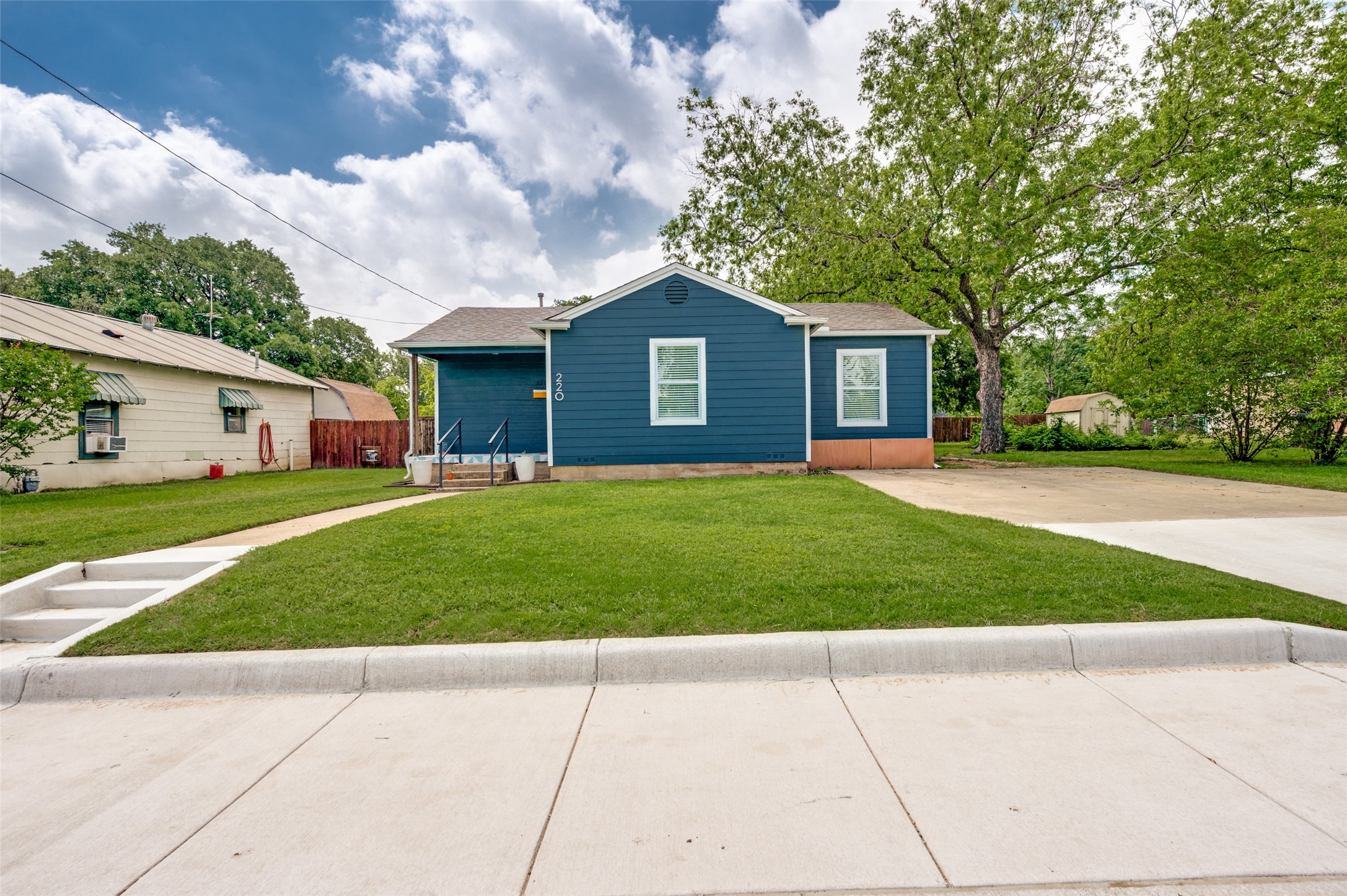 220 W College Street Lewisville TX 75057
