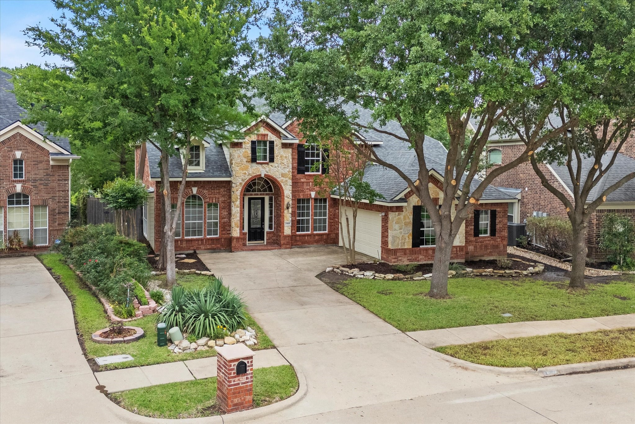 1909 Wind Lake Circle Garland TX 75040