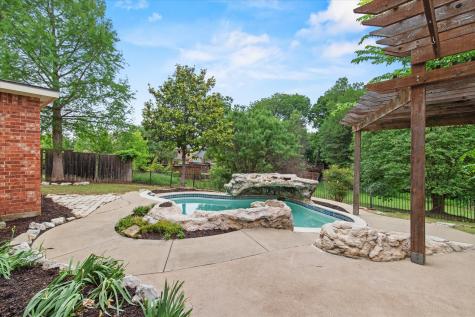 1909 Wind Lake Circle Garland TX 75040