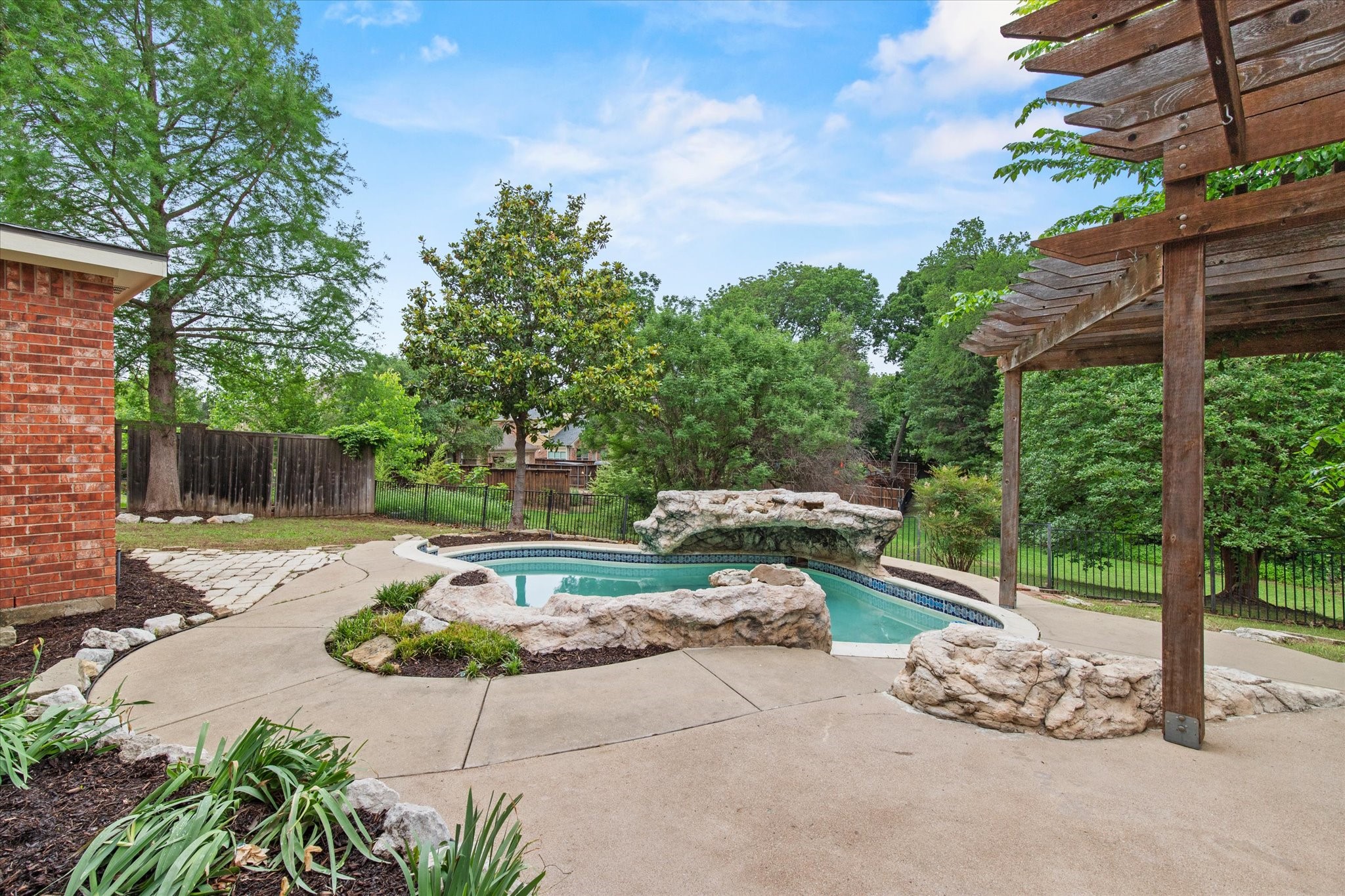 1909 Wind Lake Circle Garland TX 75040
