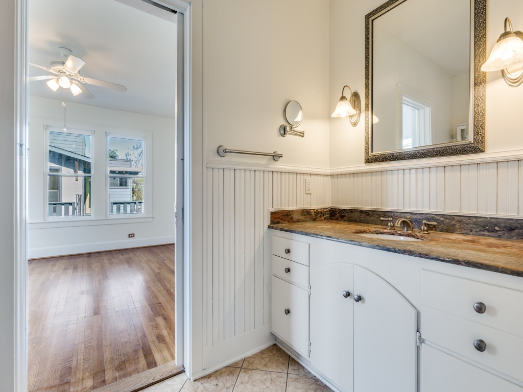 6931 Lindsley Avenue Dallas TX 75223