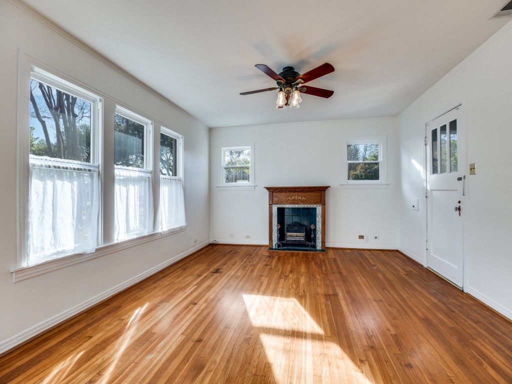 6931 Lindsley Avenue Dallas TX 75223